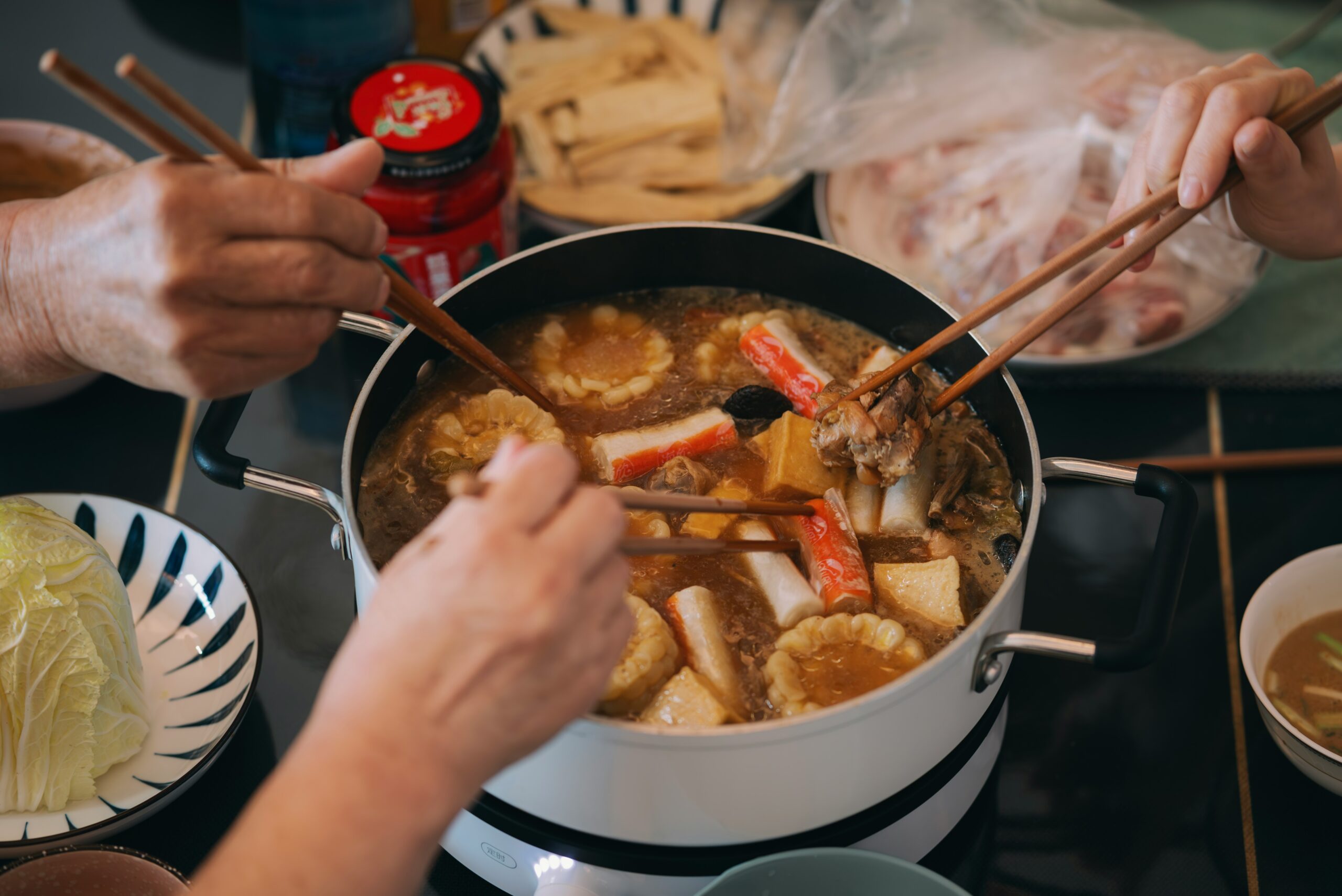 Cooking Crab Legs: Complete Guide to Flavorful Results, Common Mistakes, and Expert Tips featuring perfectly cooked crab legs served with butter and lemon.