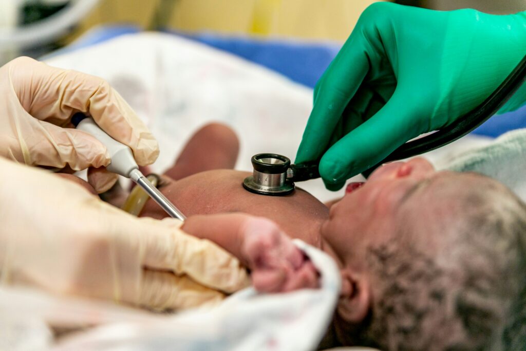 Normal vs Infected Umbilical Cord covering umbilical stump healing, infection signs, newborn hygiene, treatment, and pediatric care.